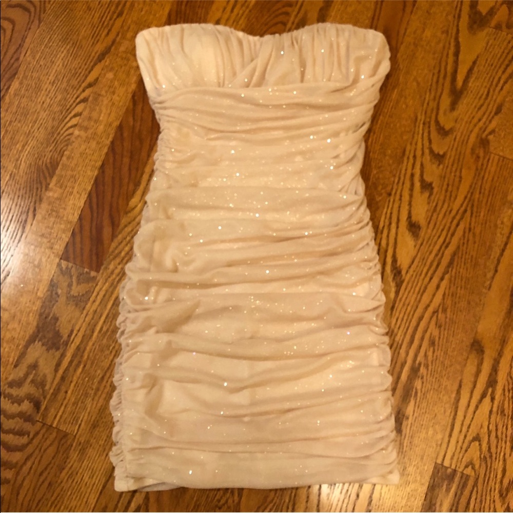Speechless 🤩 Gold Body-con Metallic Mini Dress - Picture 2 of 8